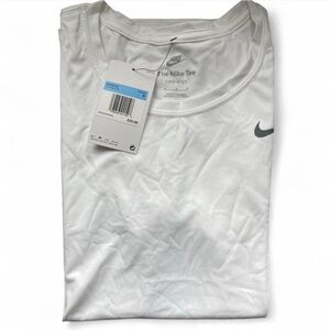 NWT Nike Women’s Dri-Fit Tee Size M